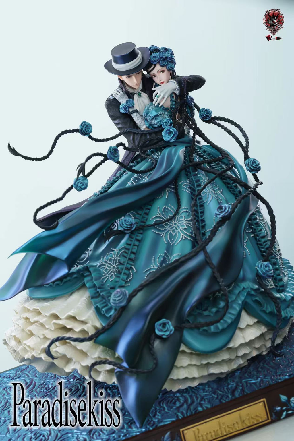 Paradise Kiss Yukari and George statue front view