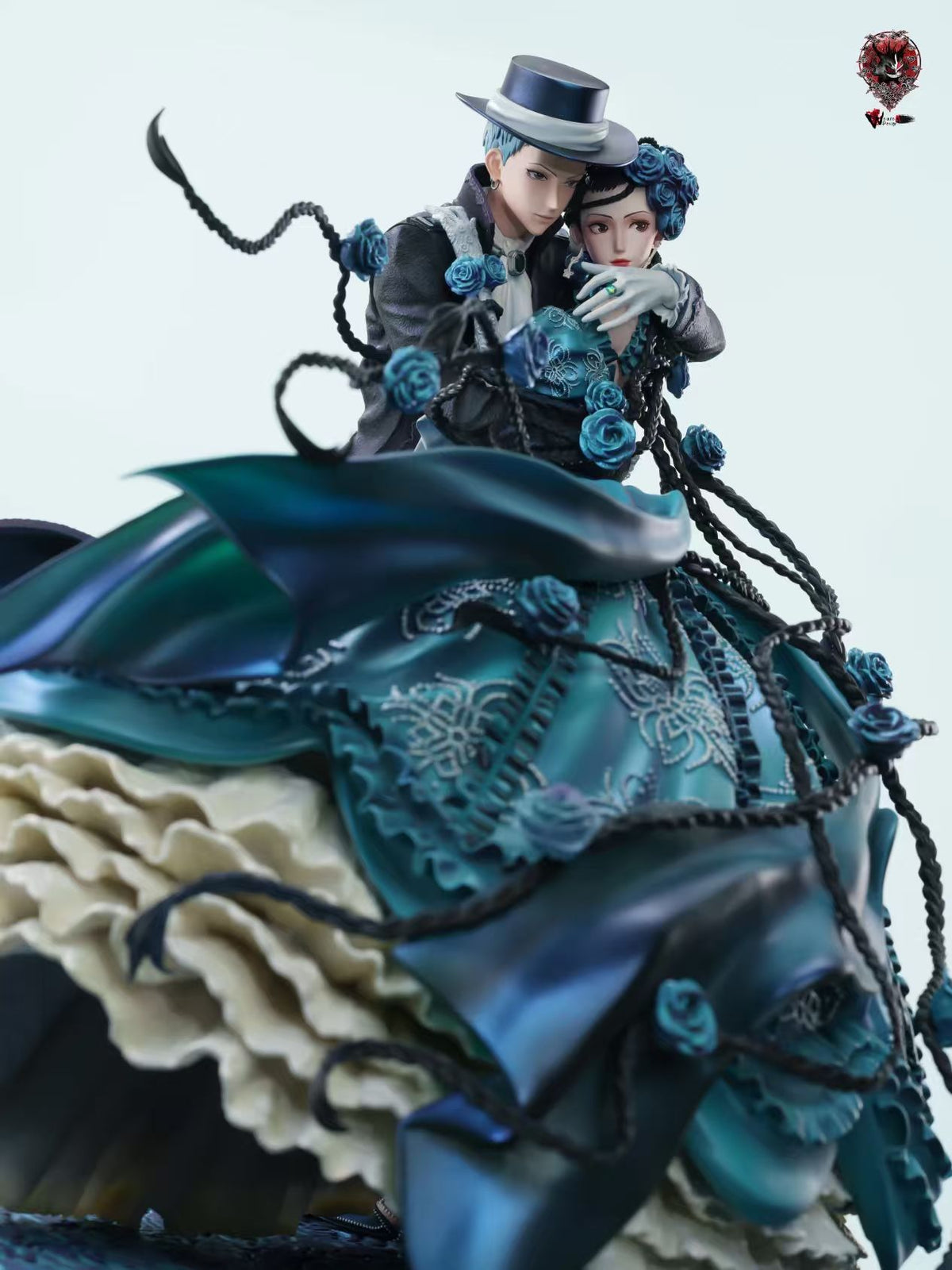 Paradise Kiss statue side detail